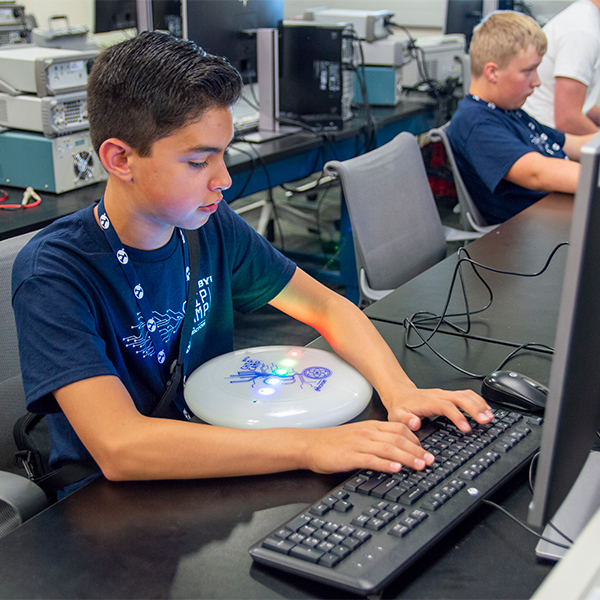 participants designing their flying disk